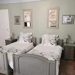 Les De L'horloge Bed & Breakfast