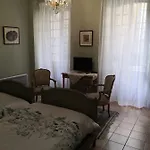 Les De L'horloge Bed & Breakfast