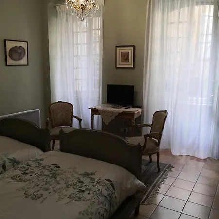 Les De L'horloge Bed & Breakfast